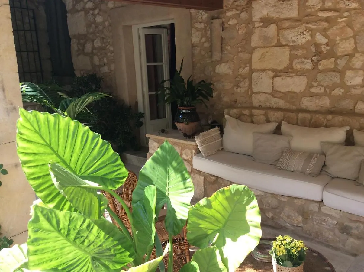 La Casa De Piedra Bed and Breakfast Viladellops