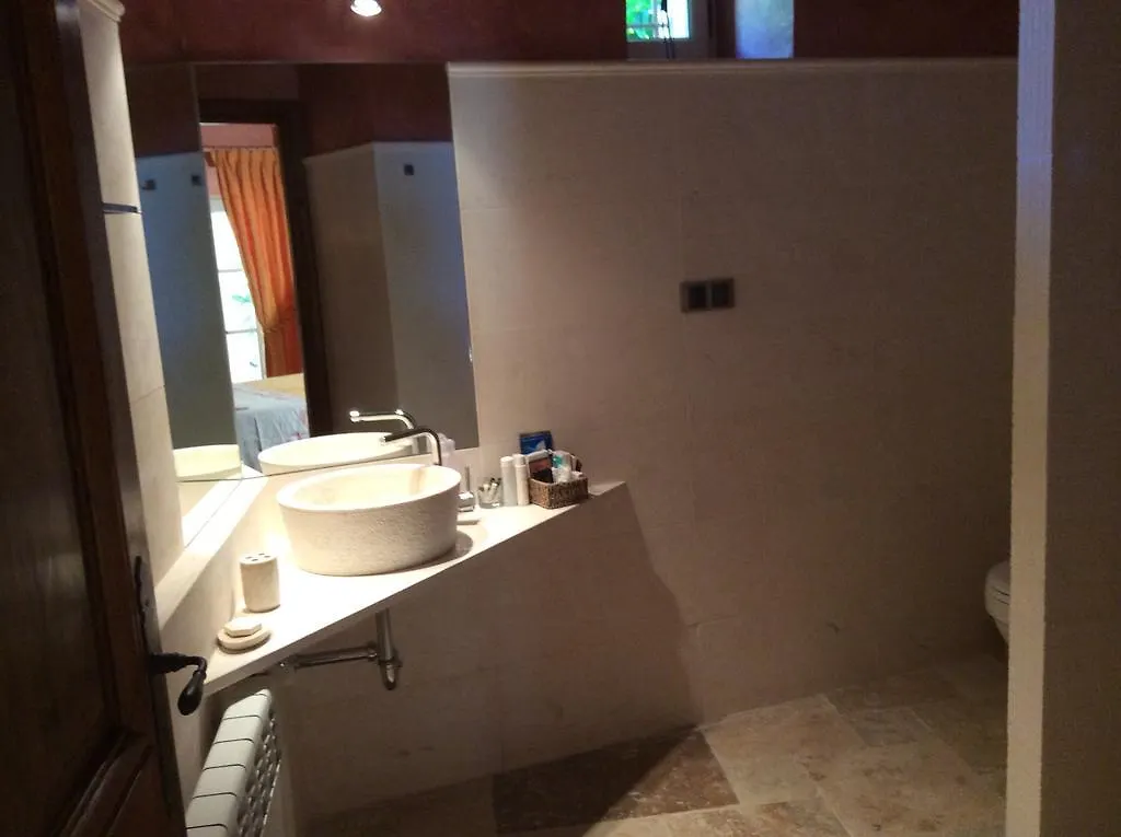La Casa De Piedra Bed and Breakfast Viladellops