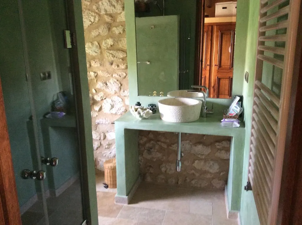 La Casa De Piedra Bed and Breakfast Viladellops
