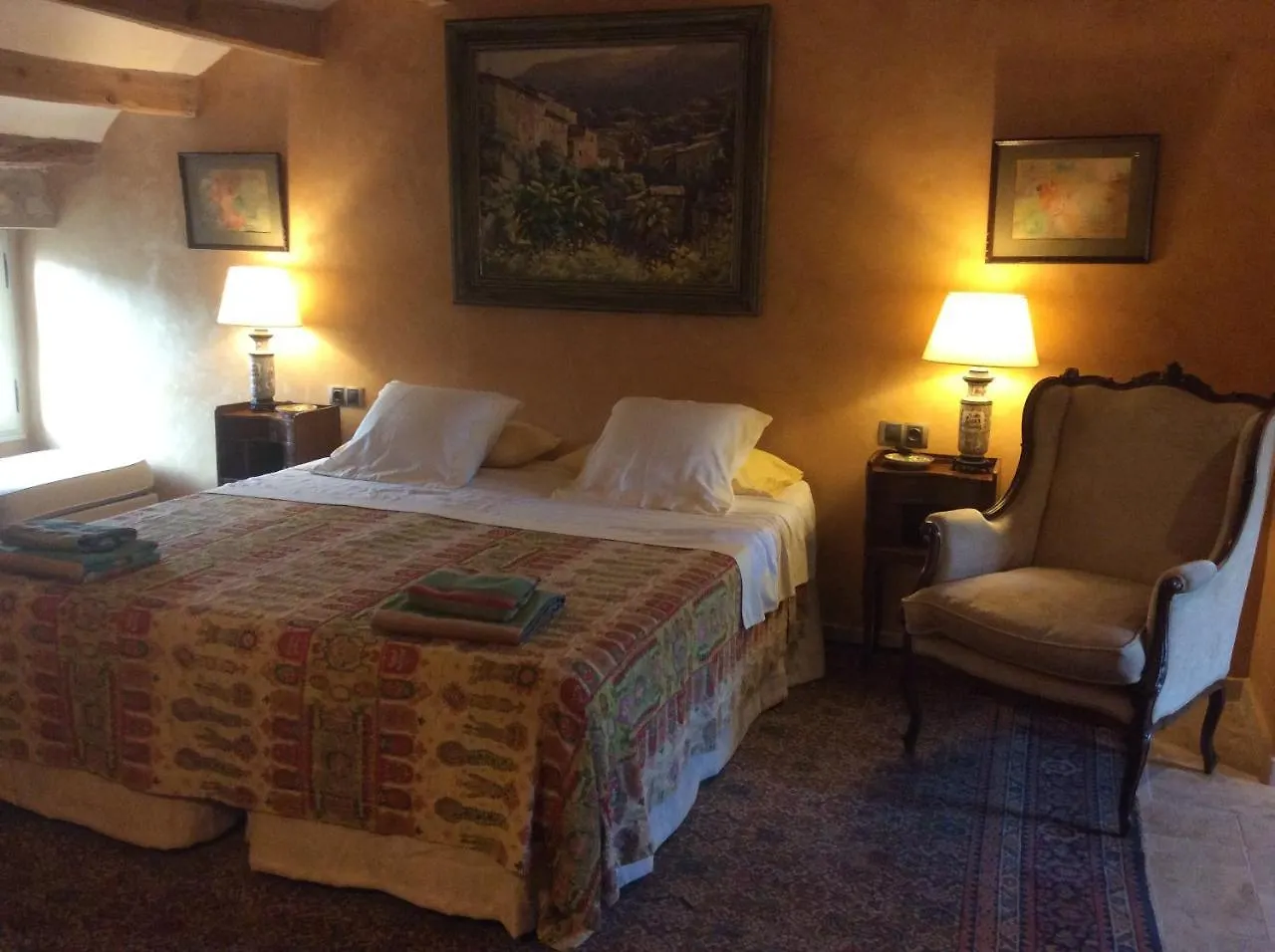 La Casa De Piedra Bed and Breakfast Viladellops